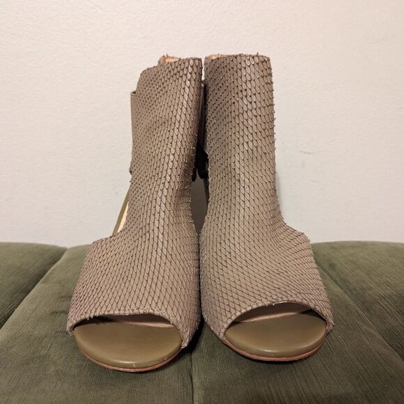 Botkier Leather Maddy Peep Toe Bootie Heels in Light Olive Green 8.5 - Picture 10 of 11